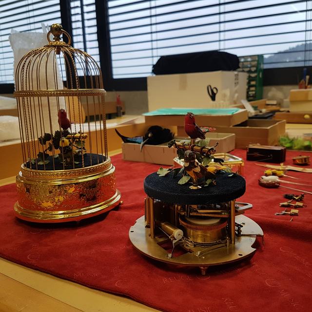 RTS – Ici la Suisse – Les métiers d&rsquo;art, un héritage que Sainte-Croix (VD) veut préserver